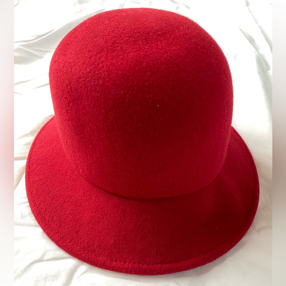 Cloche WOOL FELT HAT in red